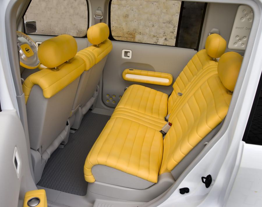 Интерьер Nissan Denki Cube Concept 2008 года  (фото 35 из 36)